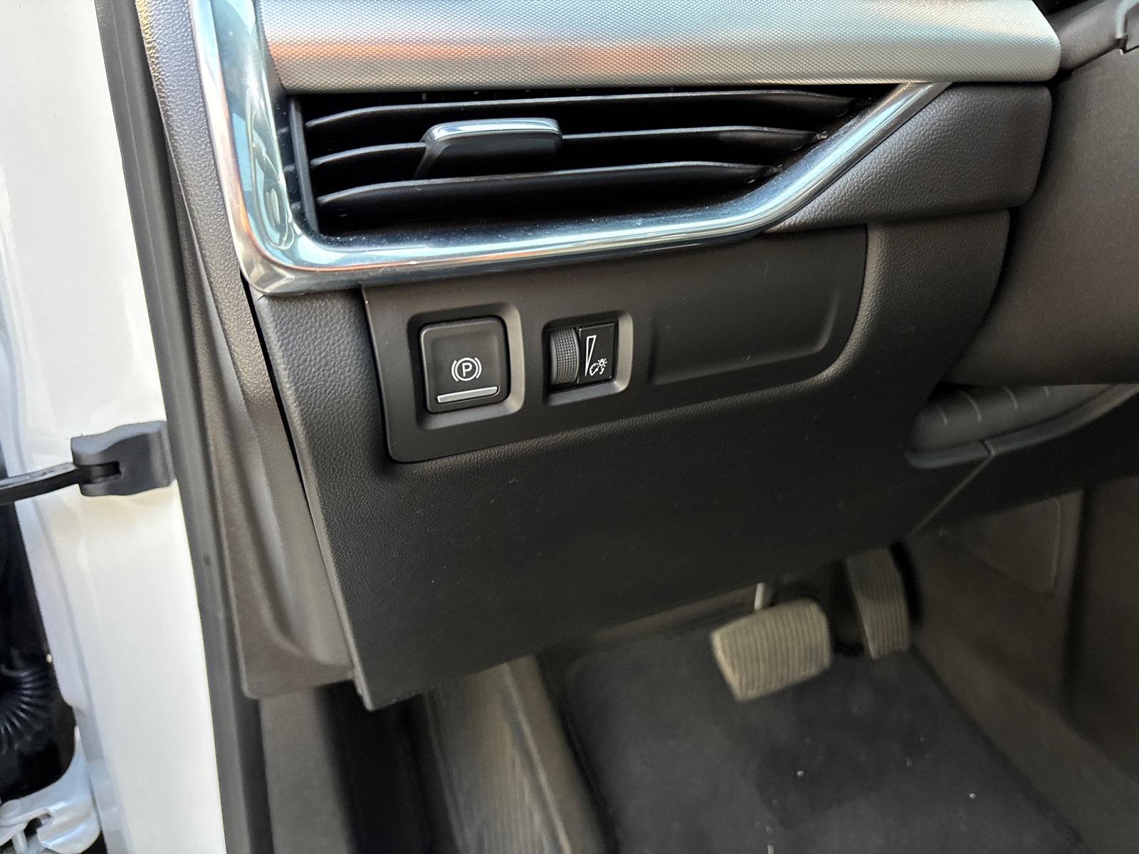 Used 2019 Cadillac XT4 Premium Luxury w/ Cold Weather Package image 14