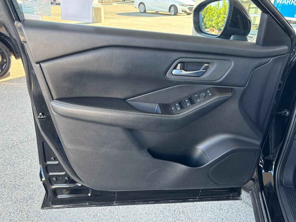 Used 2025 Nissan Rogue SV AWD/4WD image 25
