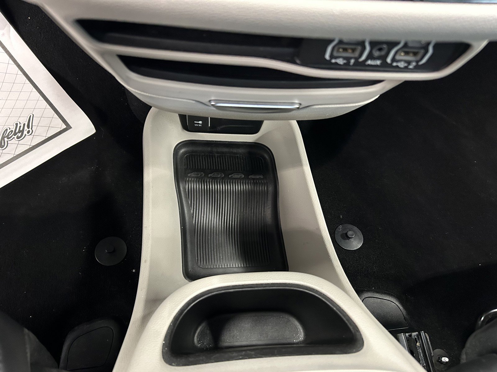 Used 2023 Chrysler Pacifica Touring-L image 35