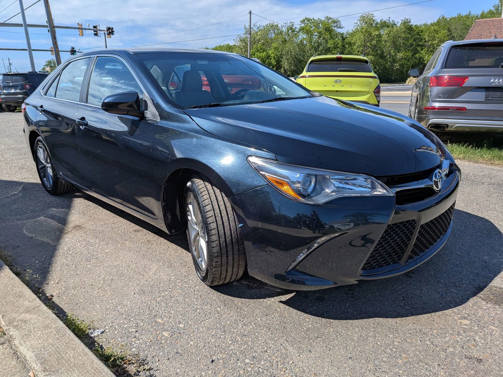 Used 2015 Toyota Camry SE FWD image 8