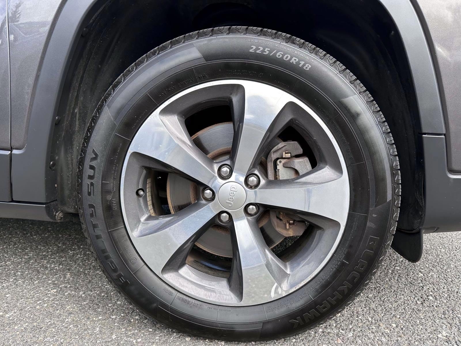 Used 2019 Jeep Cherokee Limited AWD/4WD image 6