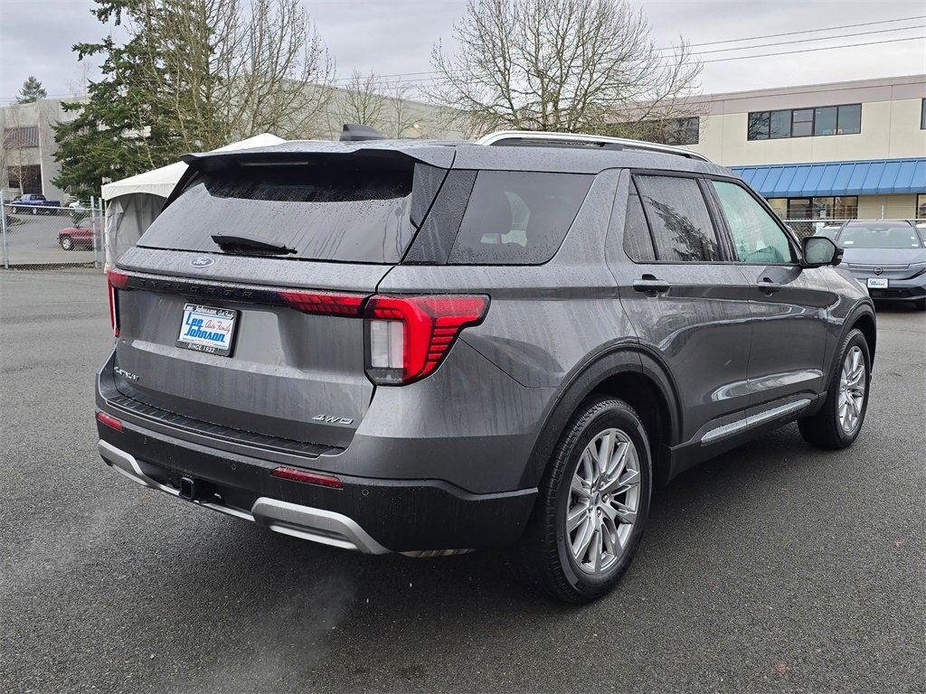 Used 2025 Ford Explorer Platinum image 3