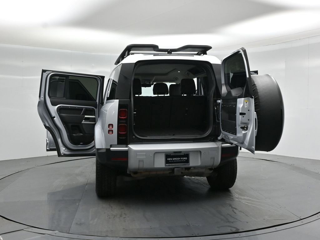 Used 2024 Land Rover Defender 110 S image 33