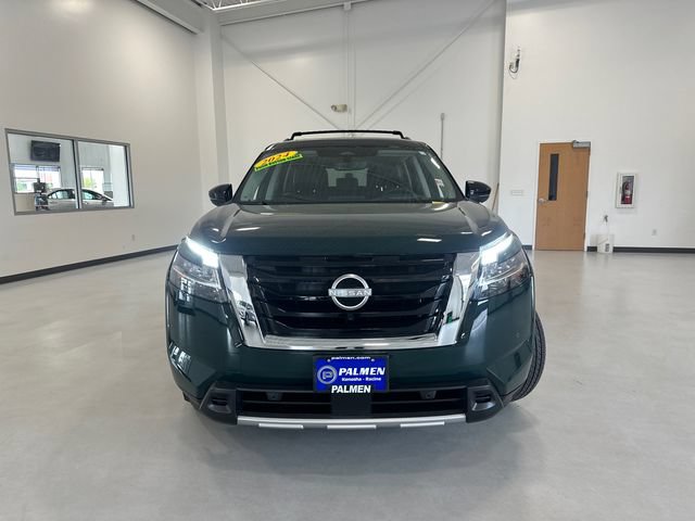 Used 2024 Nissan Pathfinder Platinum w/ Cargo Package AWD/4WD image 3