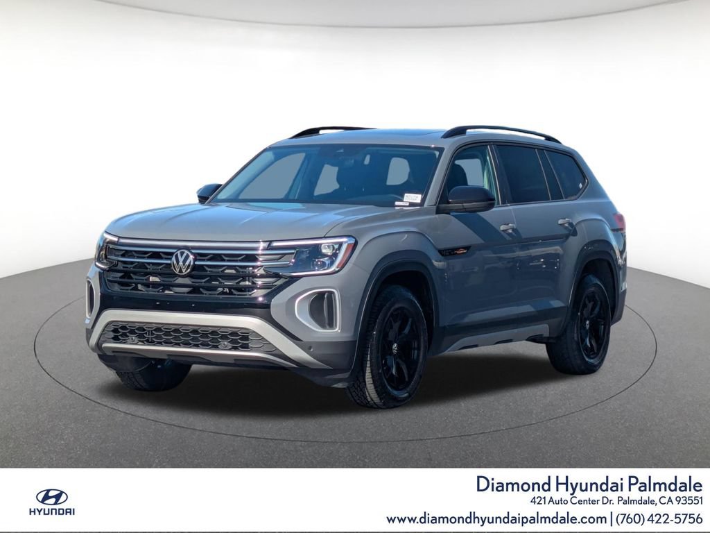 Used 2025 Volkswagen Atlas Peak Edition SE AWD/4WD image 3