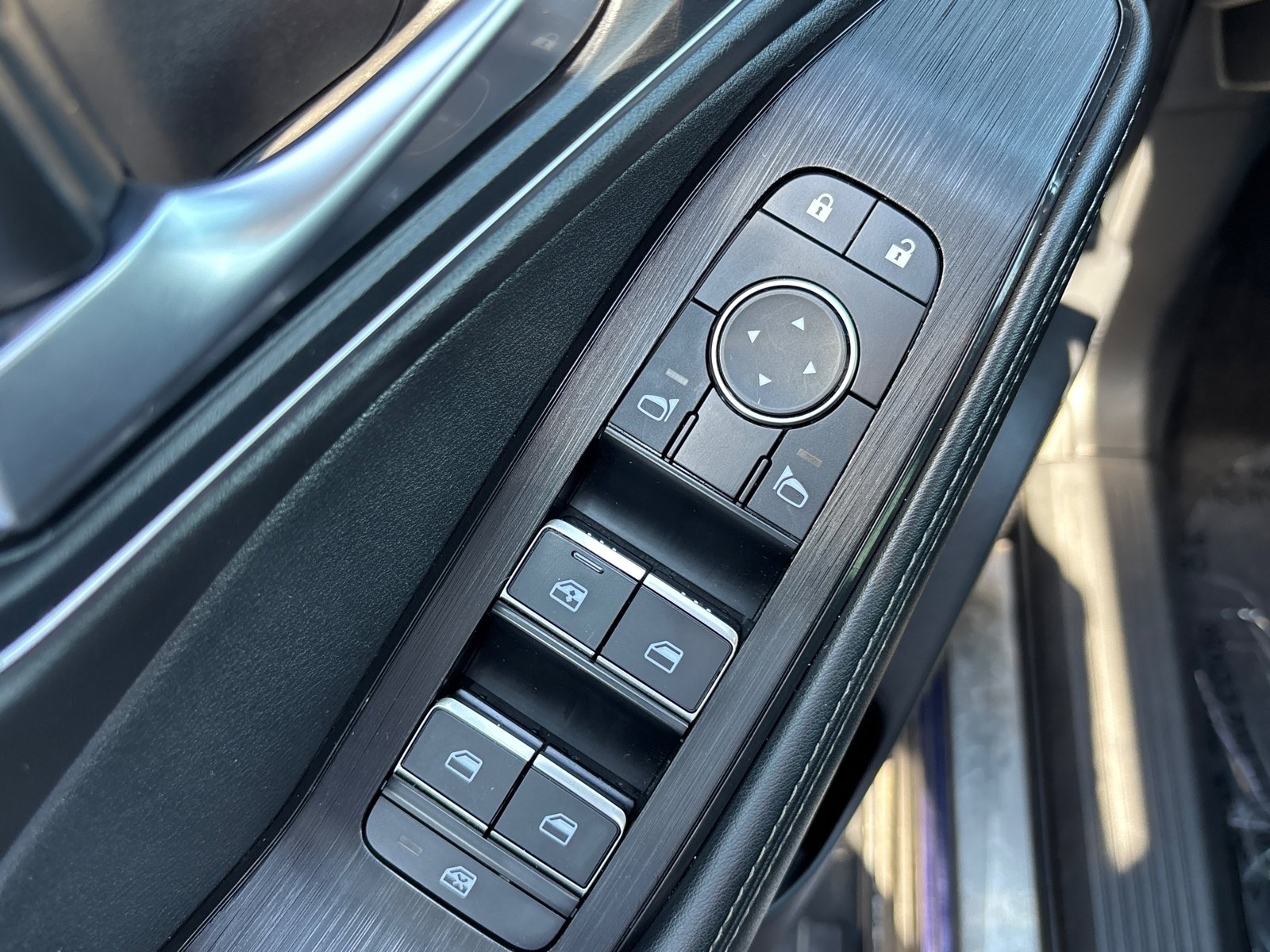 Used 2023 Nissan Rogue Platinum image 23