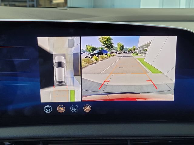 Certified 2025 Cadillac Optiq Sport 2 w/ LPO, Floor Liner Package AWD/4WD image 11