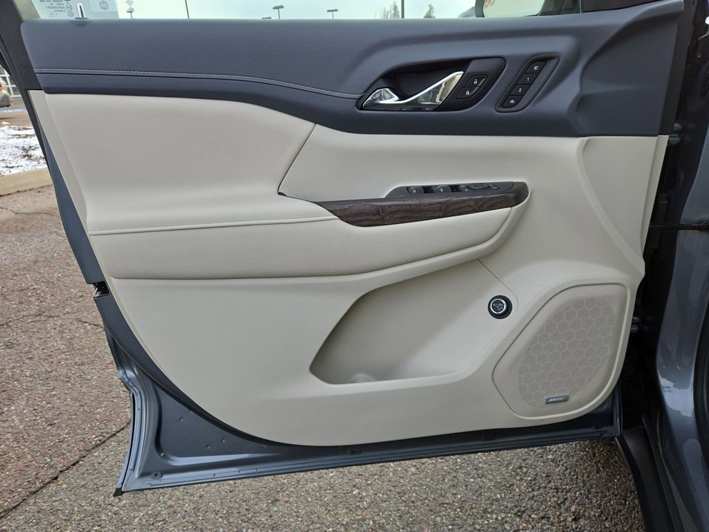 Used 2022 GMC Acadia Denali image 12