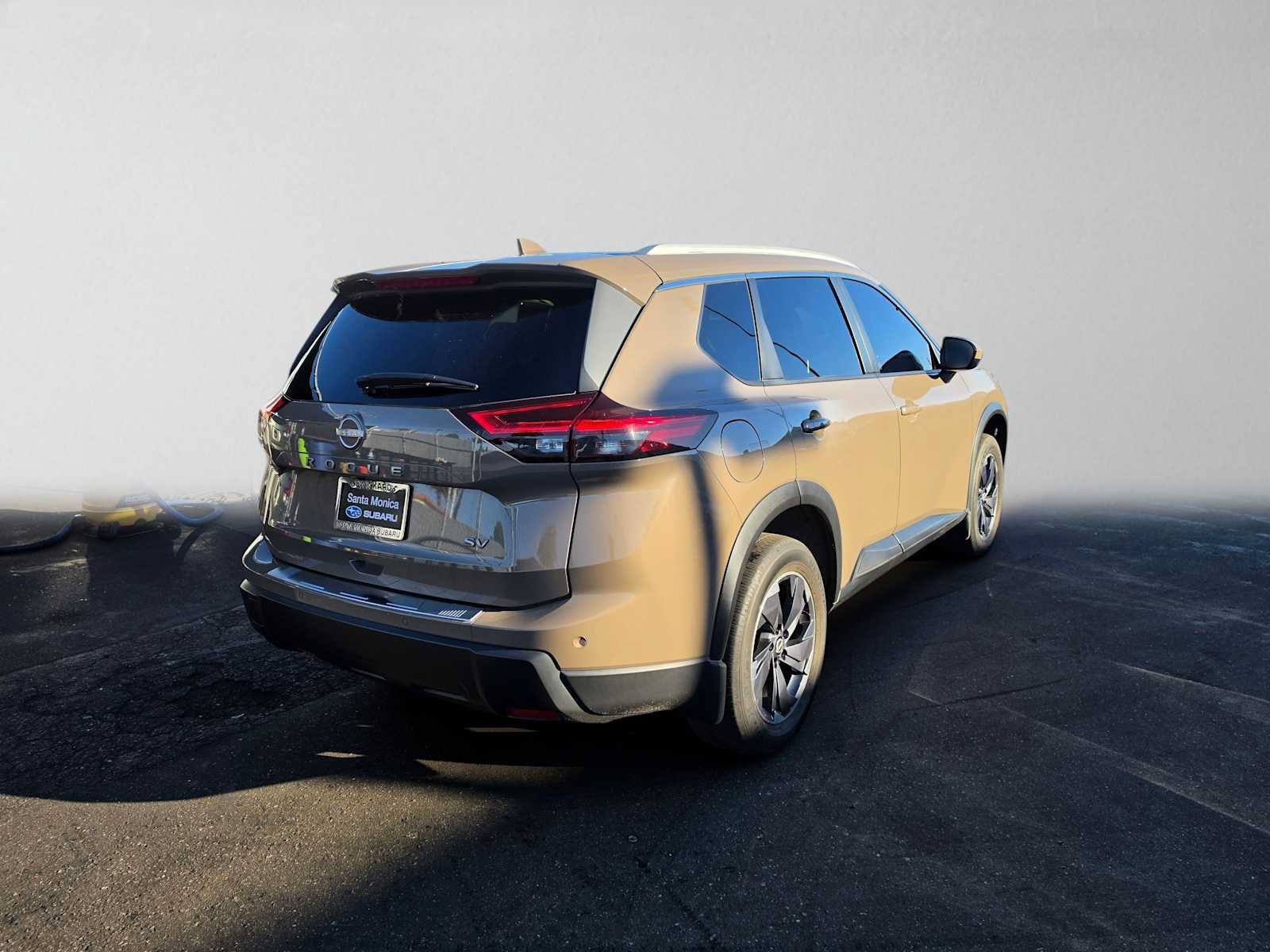 Used 2024 Nissan Rogue SV w/ SV Premium Package FWD image 3