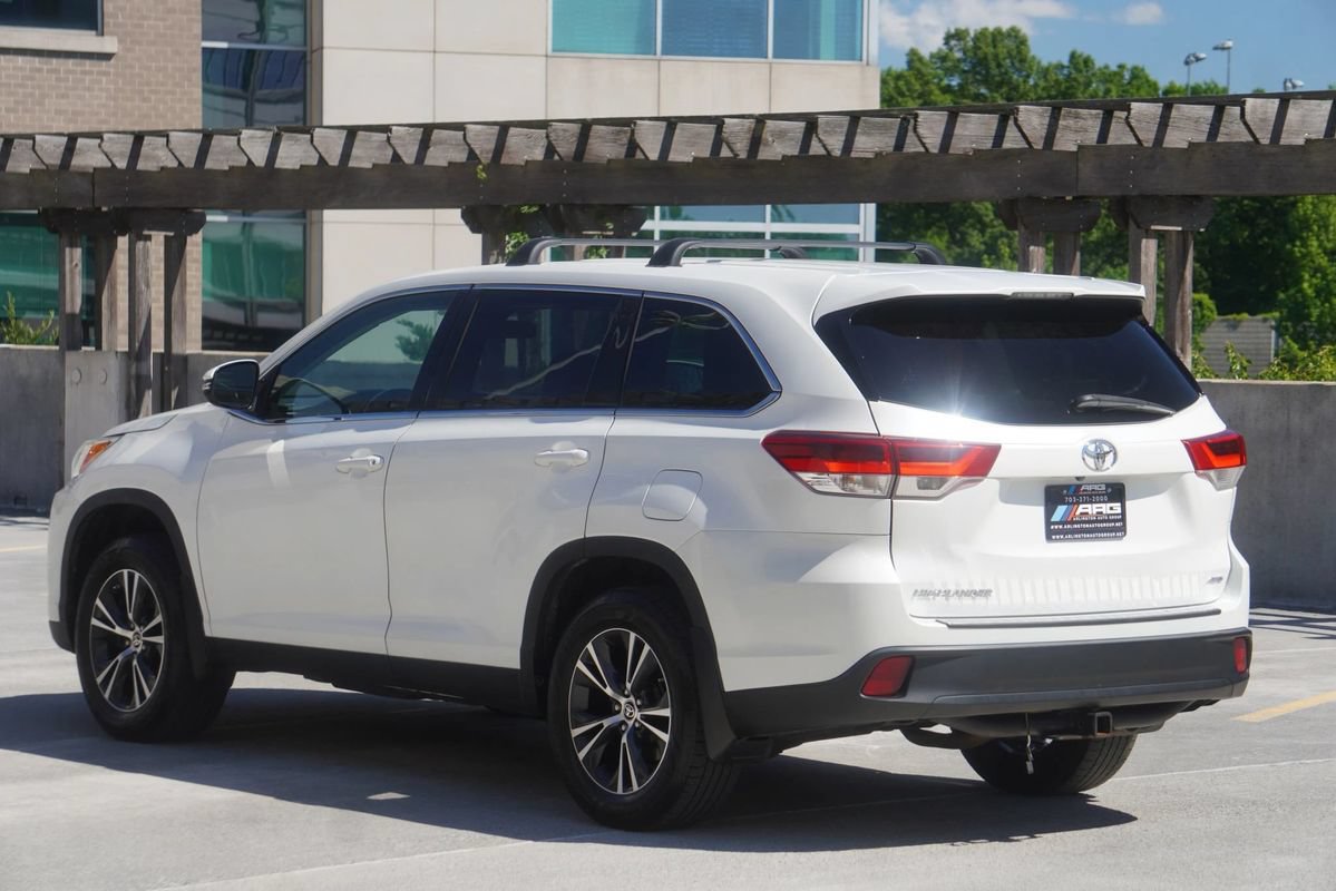 Used 2019 Toyota Highlander LE AWD/4WD image 17