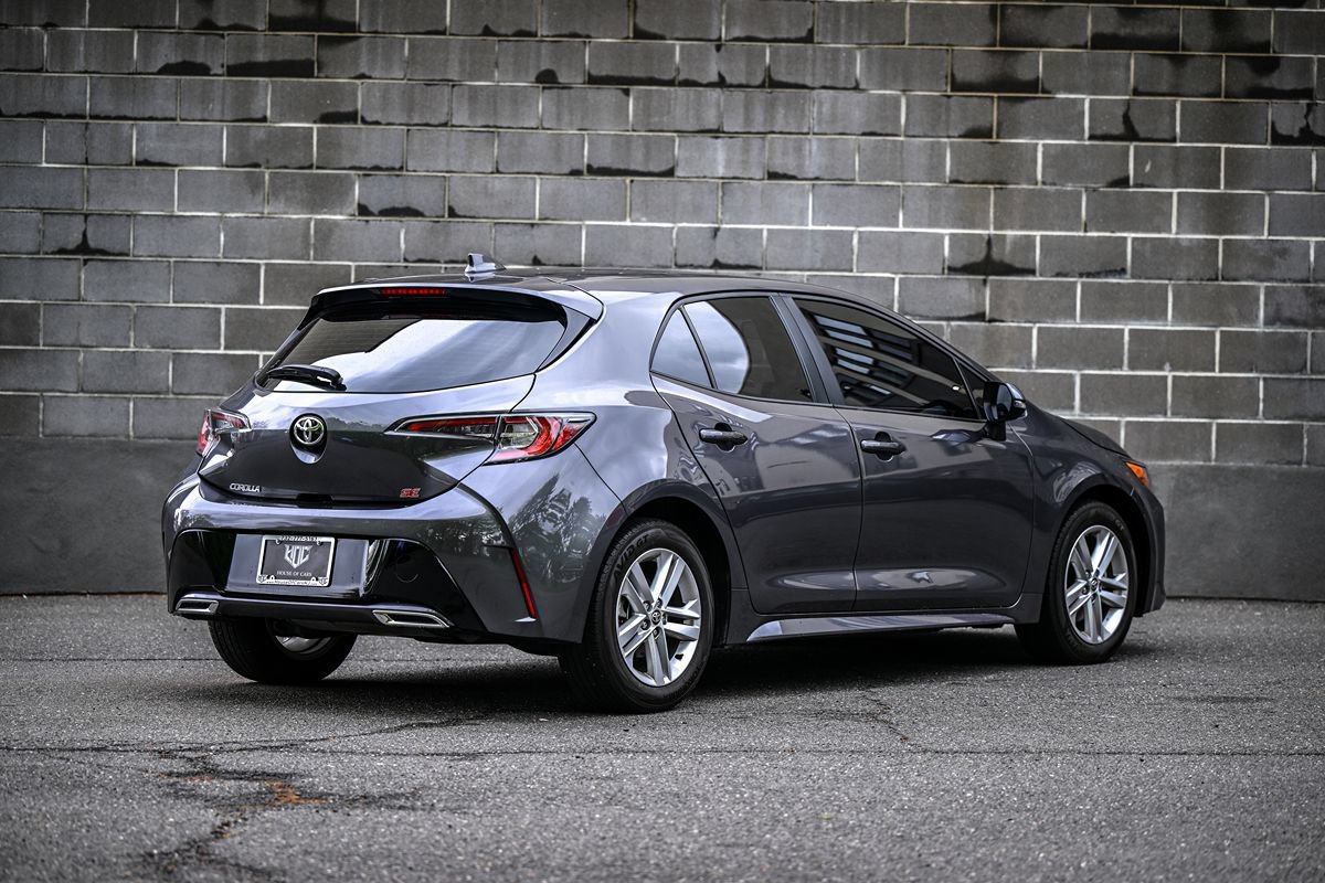 Used 2021 Toyota Corolla SE w/ SE Preferred Package FWD image 3