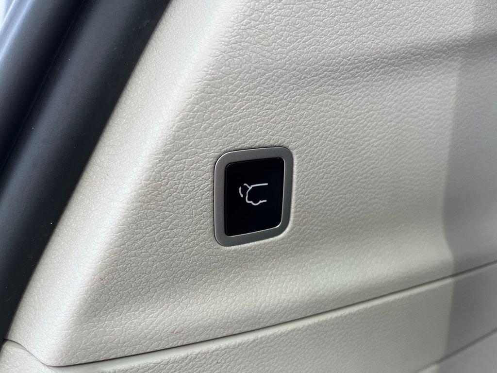 Used 2024 Chrysler Pacifica Select image 34