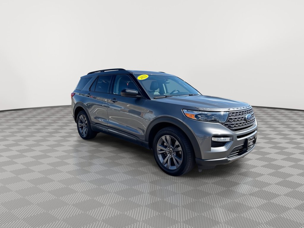 Used 2022 Ford Explorer XLT w/ XLT Sport Appearance Package AWD/4WD image 2