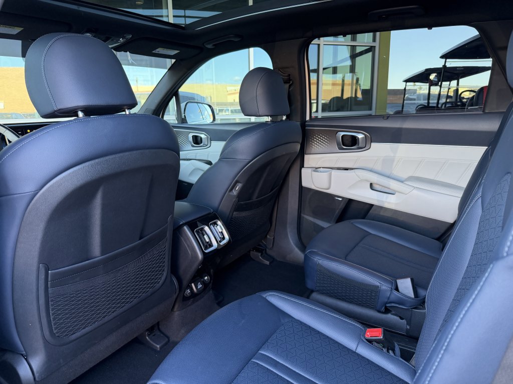 Used 2023 Kia Sorento SX Prestige image 36