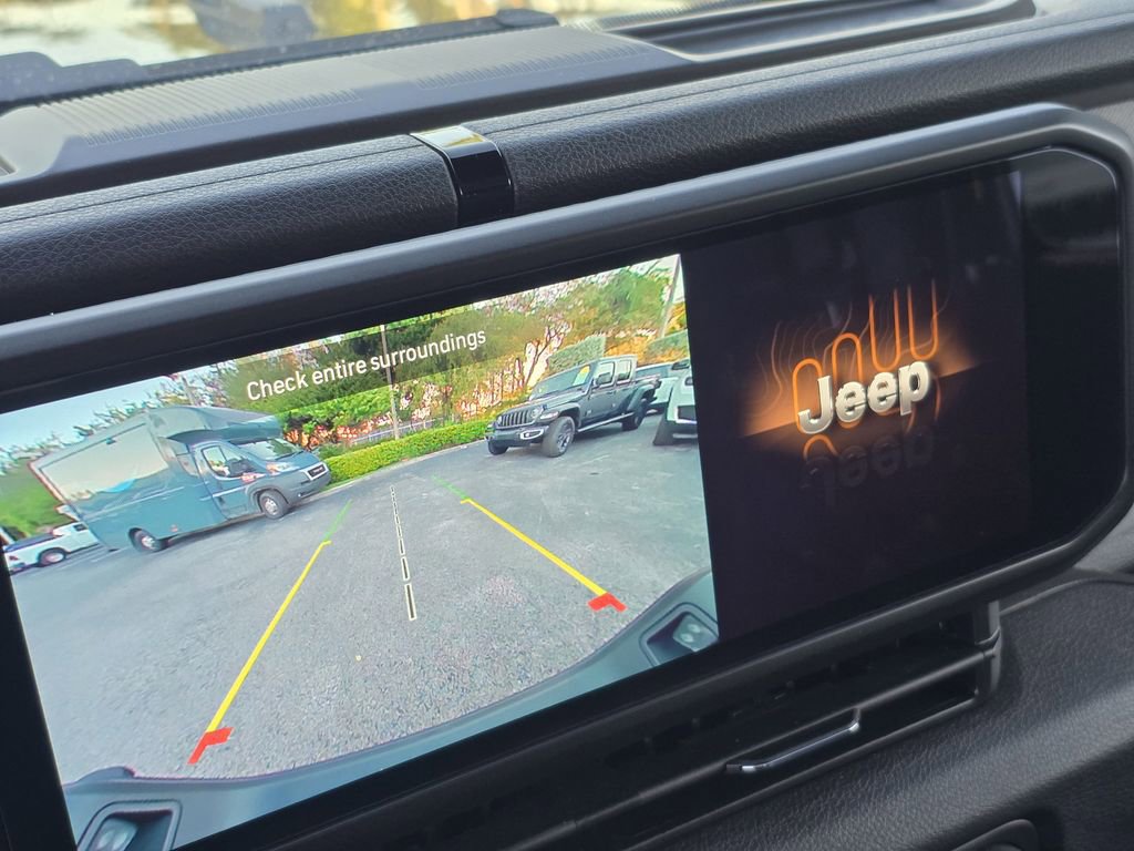 Used 2025 Jeep Gladiator Sport image 19