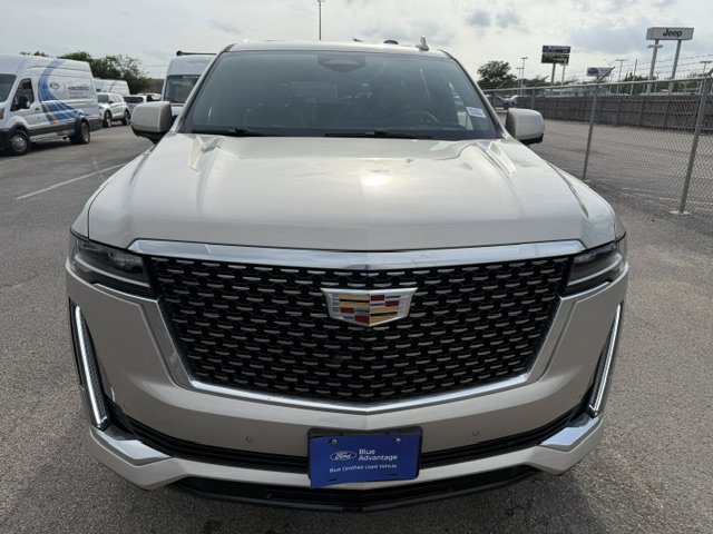 Used 2024 Cadillac Escalade Premium Luxury RWD image 2
