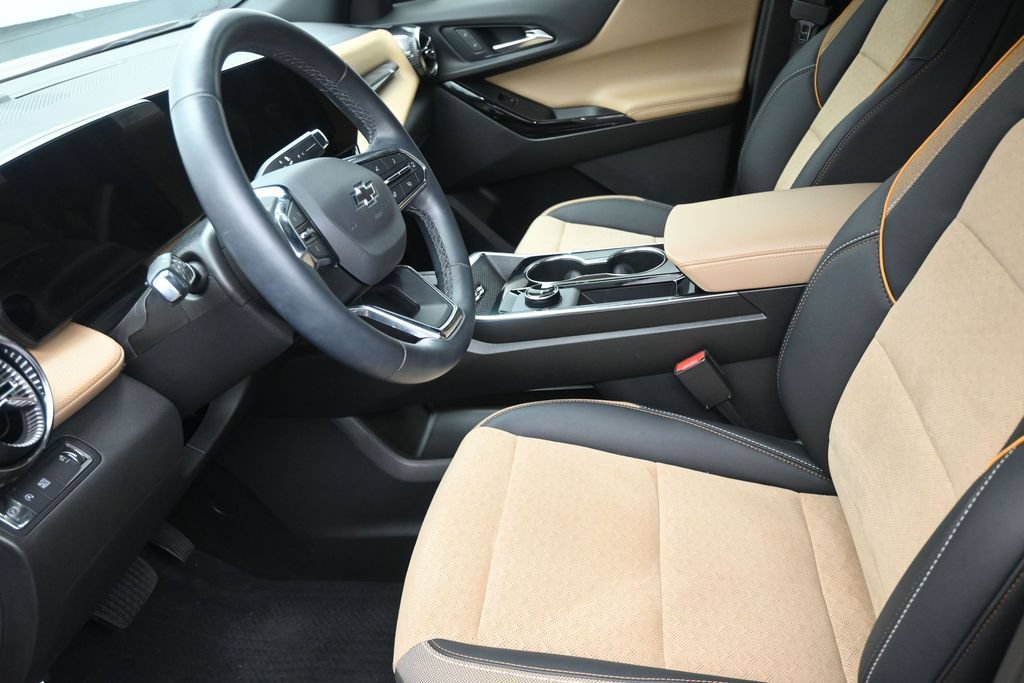 Used 2026 Chevrolet Equinox ACTIV FWD image 12