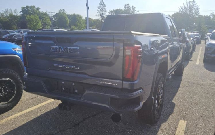 Used 2026 GMC Sierra 2500 Denali Ultimate AWD/4WD image 2