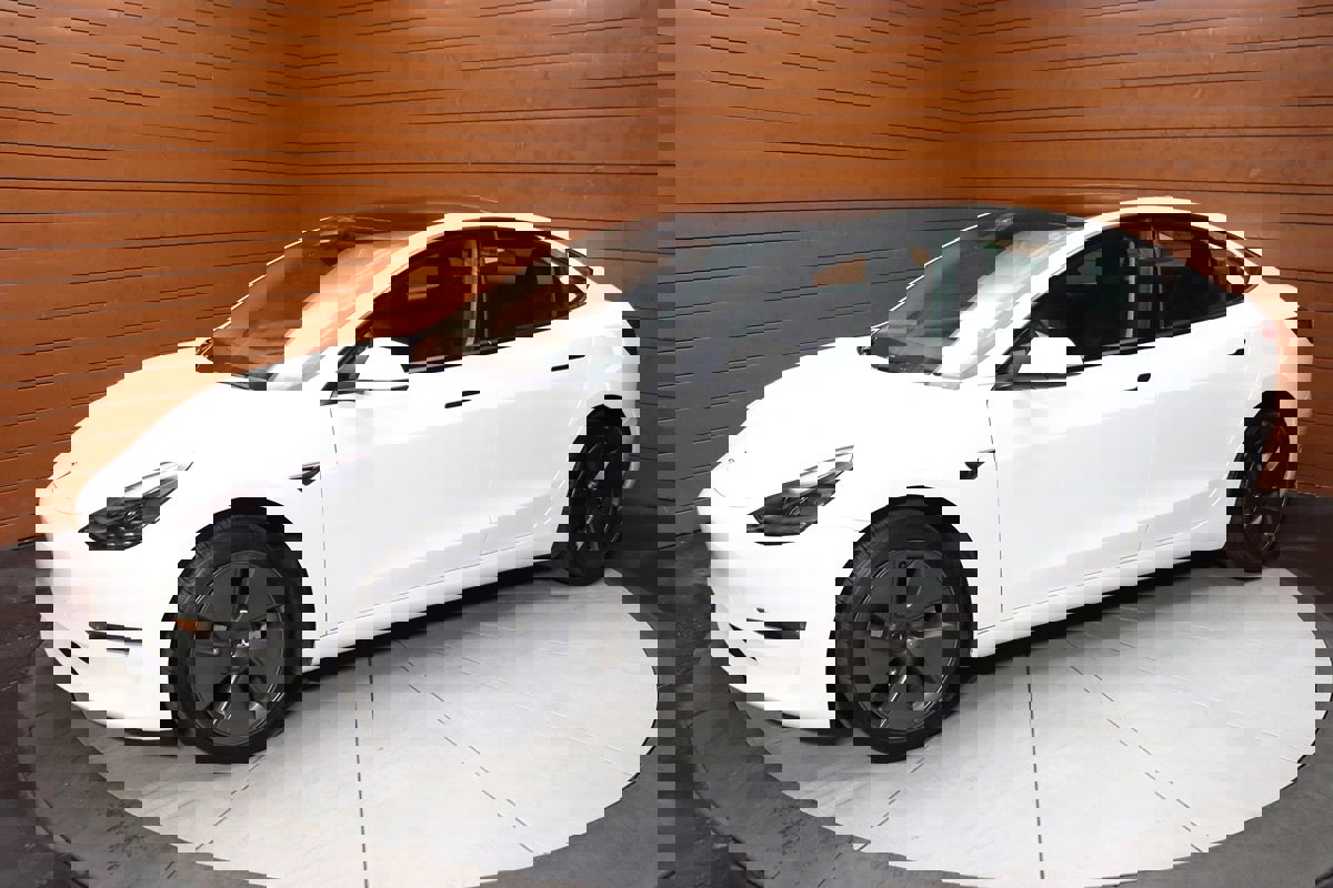 Used 2023 Tesla Model 3 Standard Range image 8