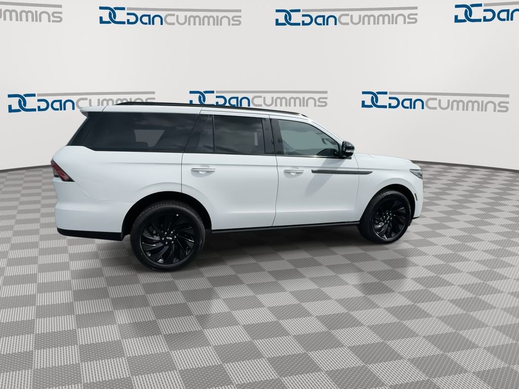 New 2026 Lincoln Navigator Reserve w/ Jet Appearance Package AWD/4WD image 9