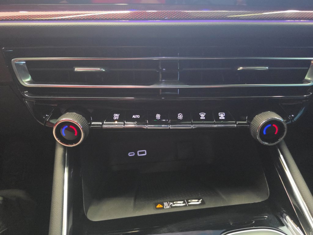 Used 2025 Chevrolet Traverse RS w/ LPO, Floor Liner Package FWD image 26