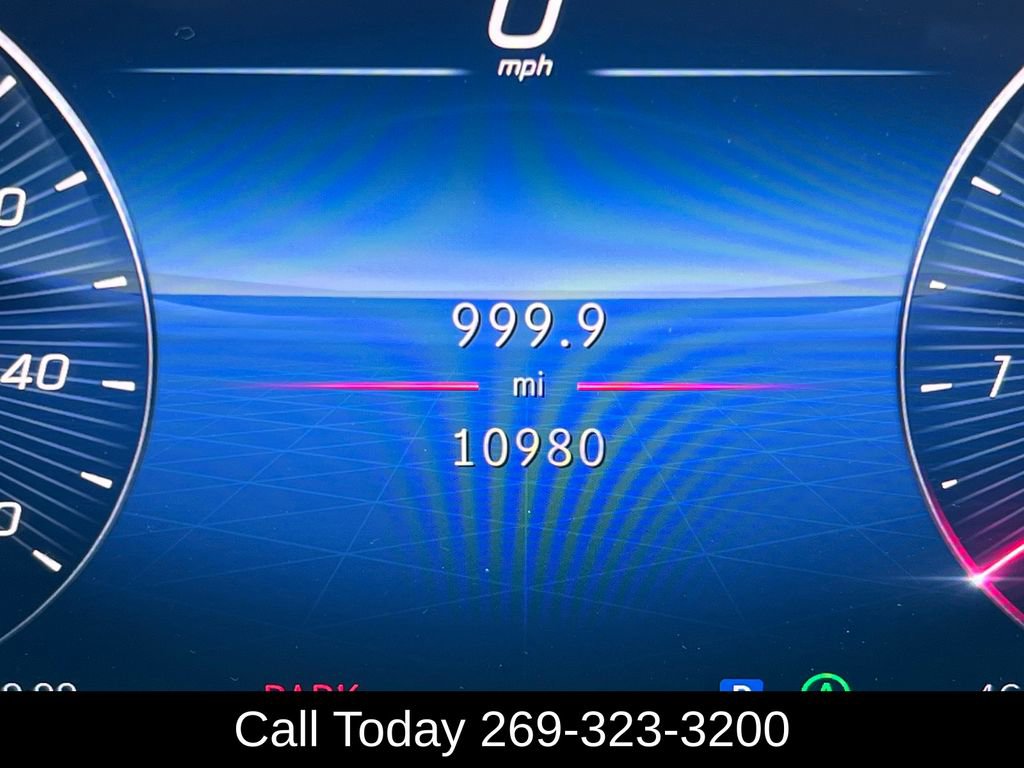 Used 2025 Mercedes-Benz GLA 250 4MATIC image 5