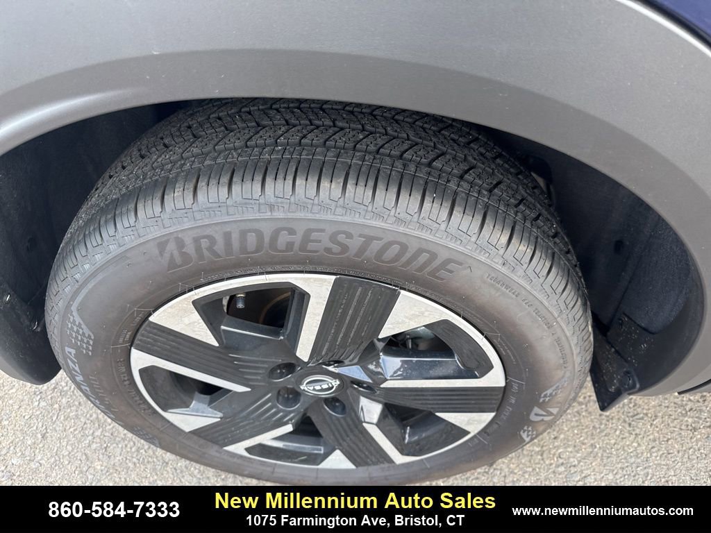 Used 2025 Nissan Kicks SR image 9