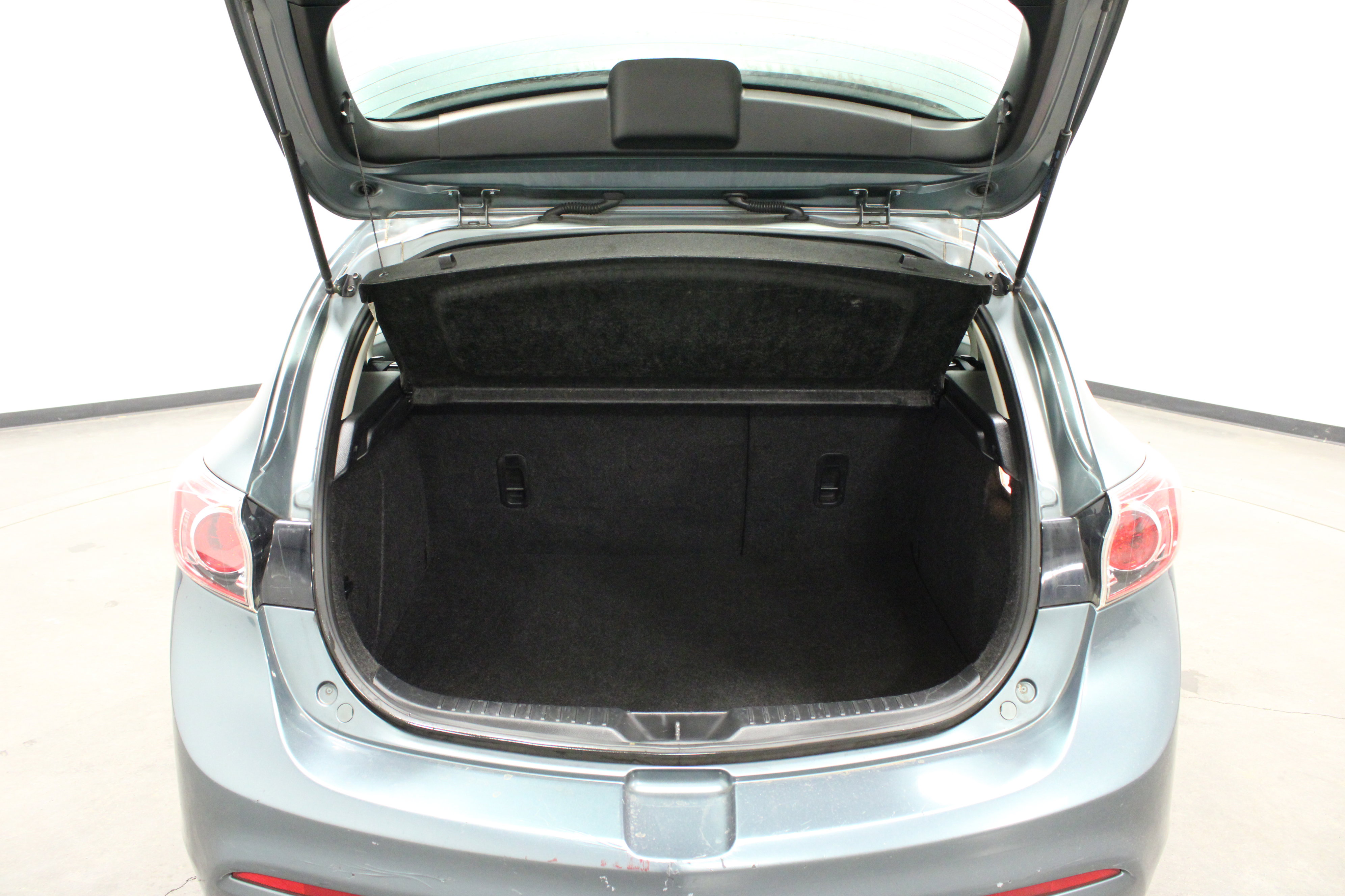 Used 2012 MAZDA MAZDA3 i Touring image 11