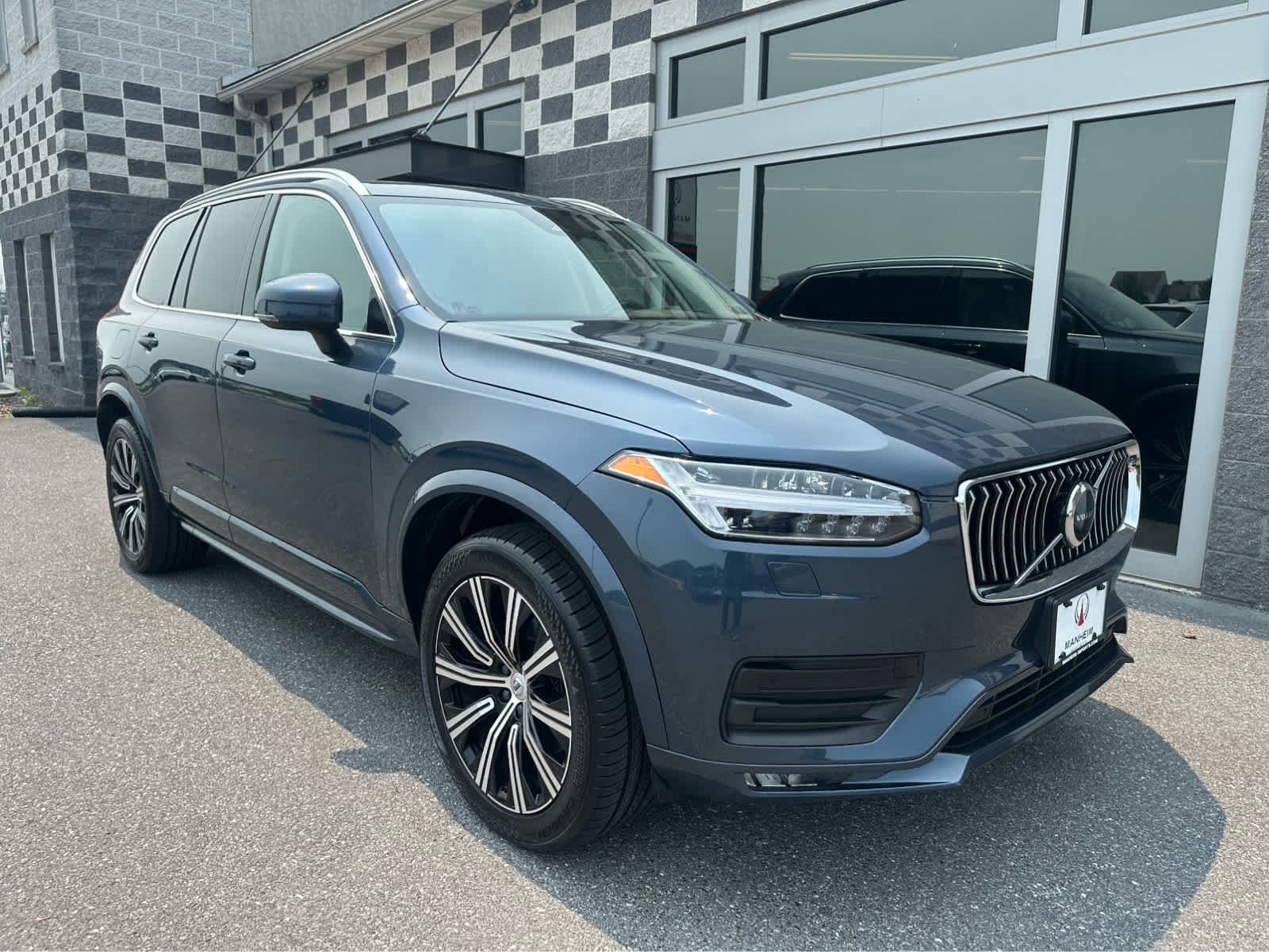 Used 2023 Volvo XC90 B5 Core w/ Protection Package Premier AWD/4WD image 2