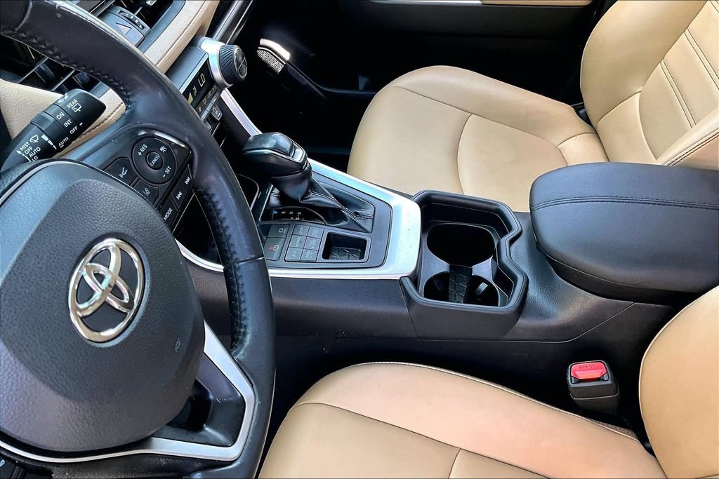 Used 2020 Toyota RAV4 XLE Premium AWD/4WD image 16