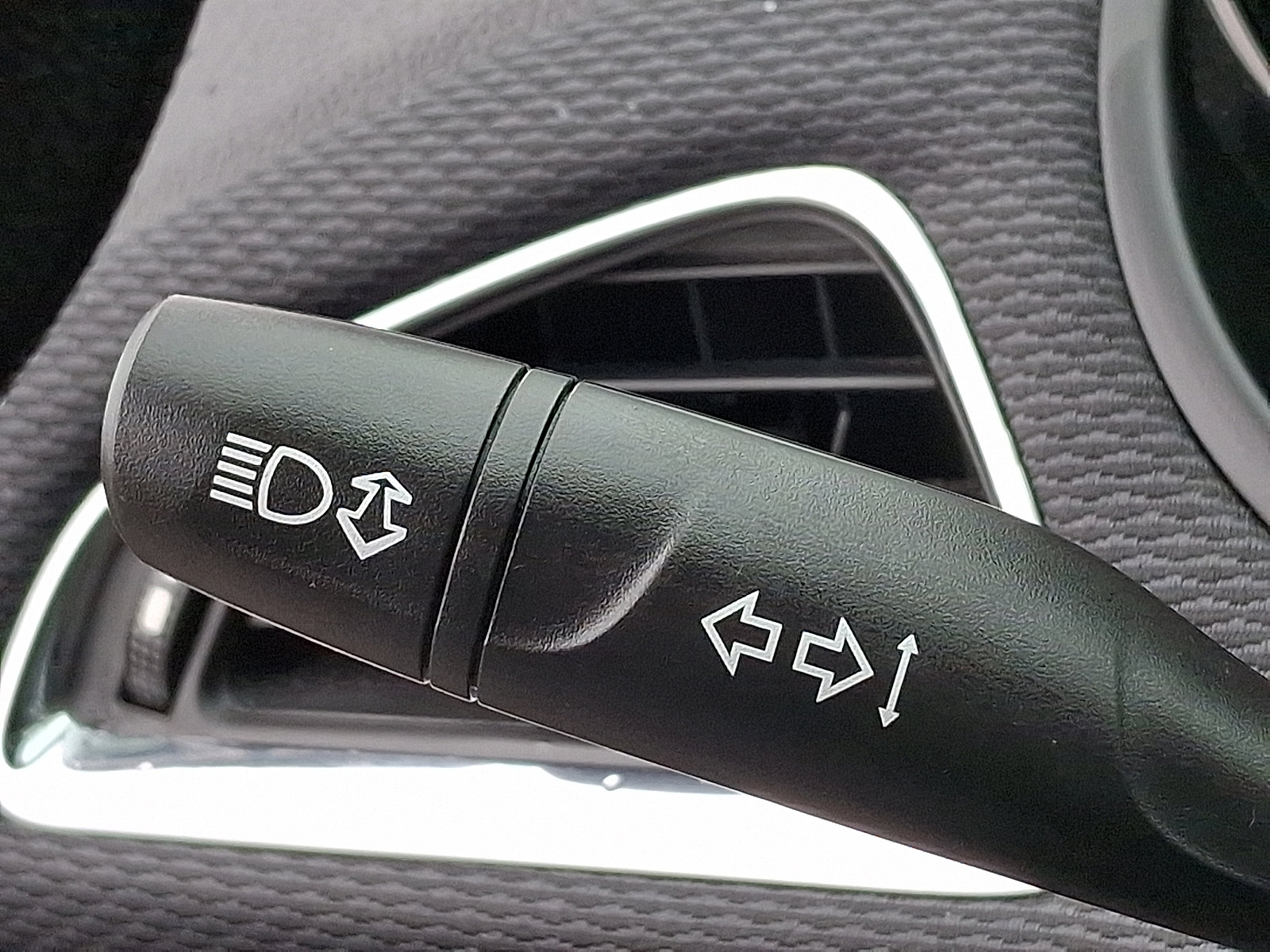 Used 2018 Chevrolet Cruze LT w/ Sun And Sound Package image 25