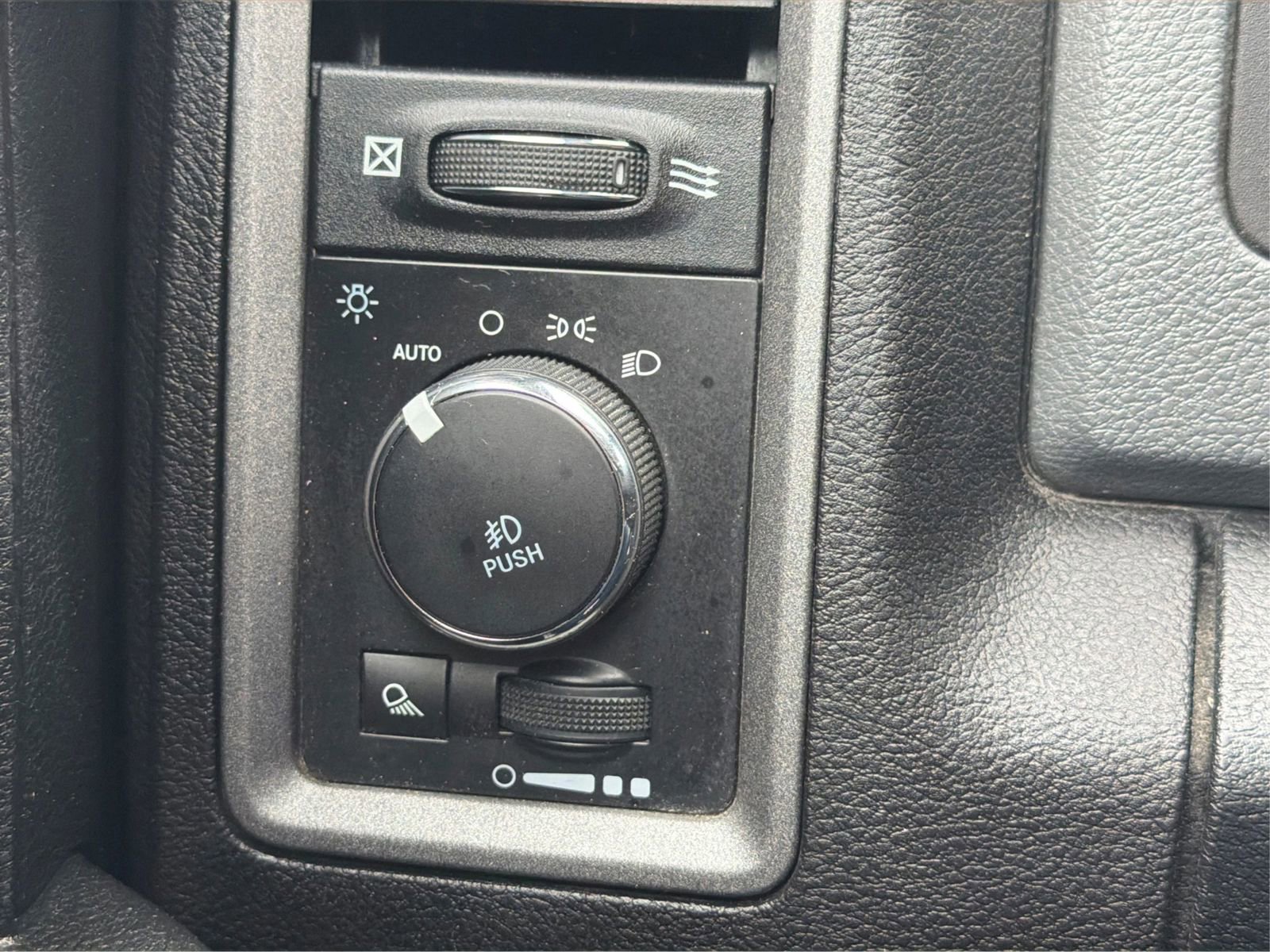 Used 2018 RAM 1500 Express w/ Express Value Package AWD/4WD image 21