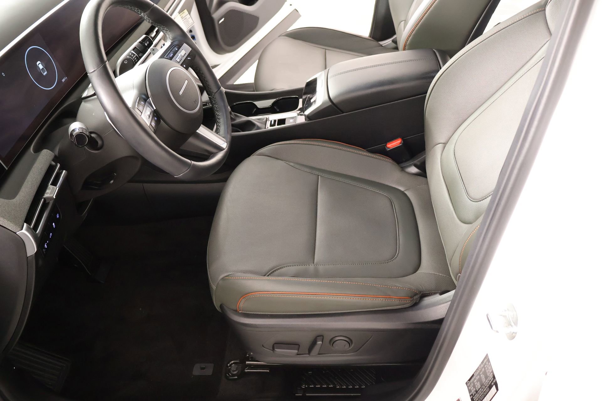 Certified 2025 Hyundai Santa Cruz Limited image 11