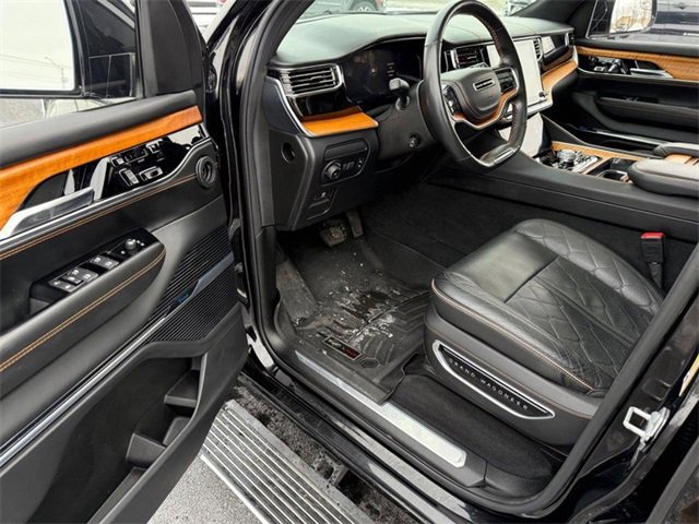 Used 2022 Jeep Grand Wagoneer Series III image 19