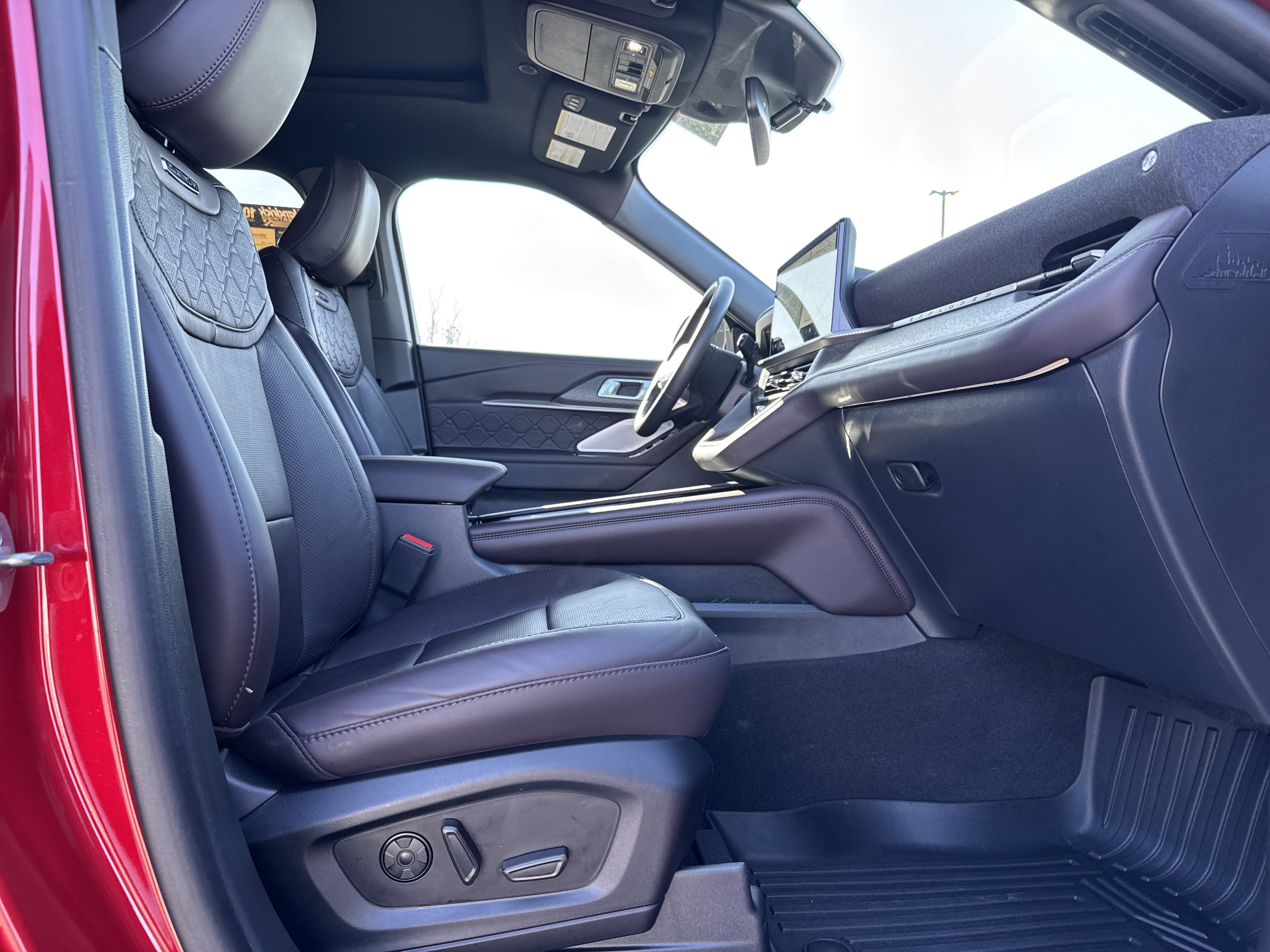 Used 2025 Ford Explorer Platinum w/ LUX Leather Package image 32