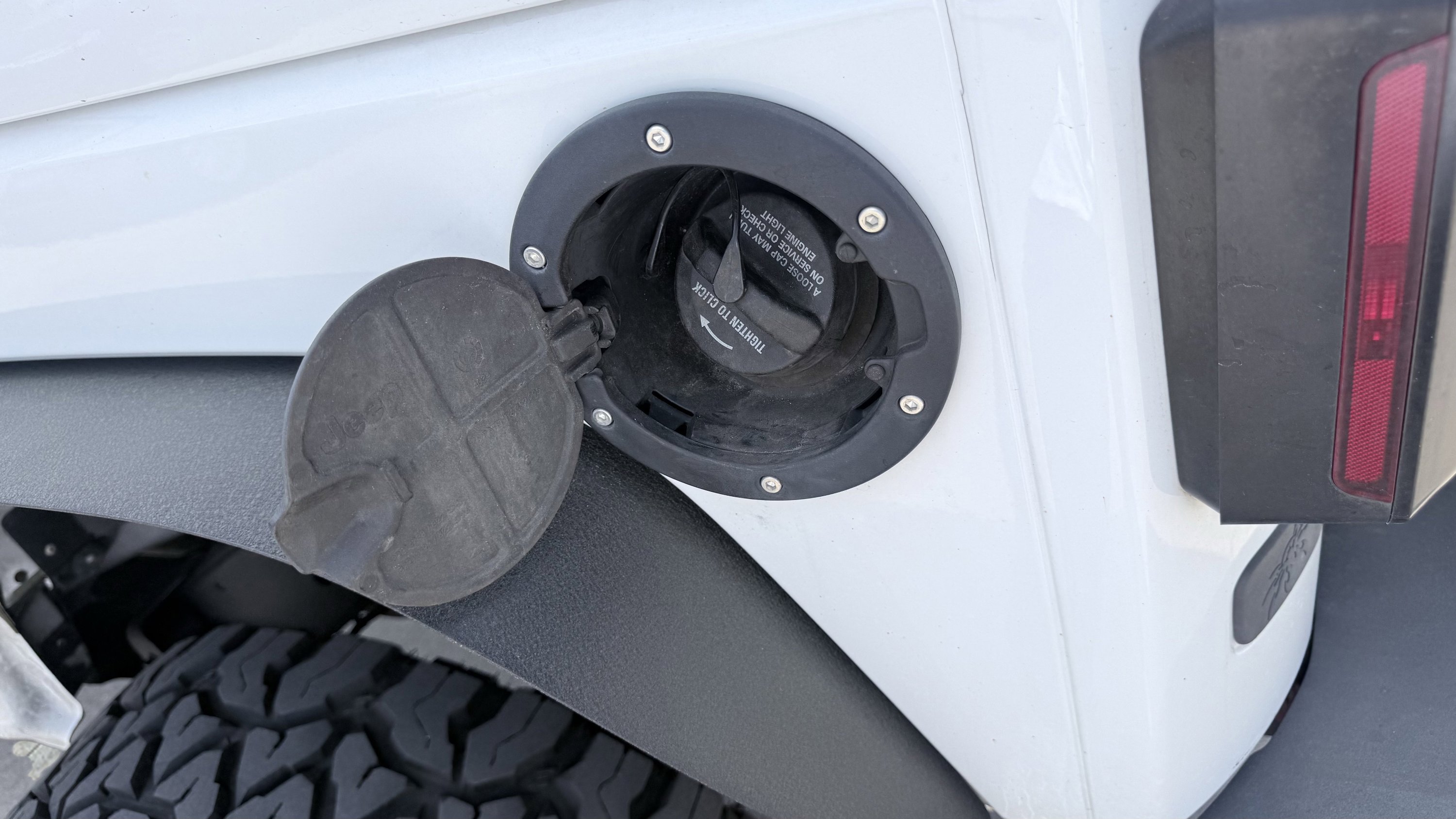 Used 2018 Jeep Wrangler Unlimited Rubicon AWD/4WD image 31