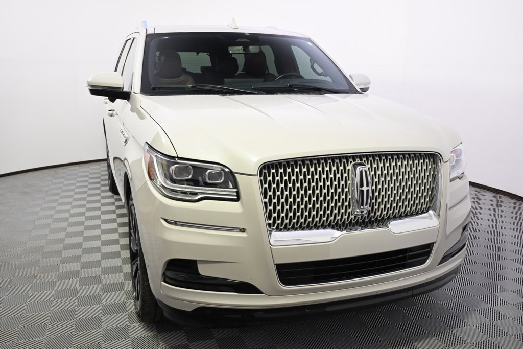 Certified 2024 Lincoln Navigator Reserve w/ Equipment Group 201A image 9