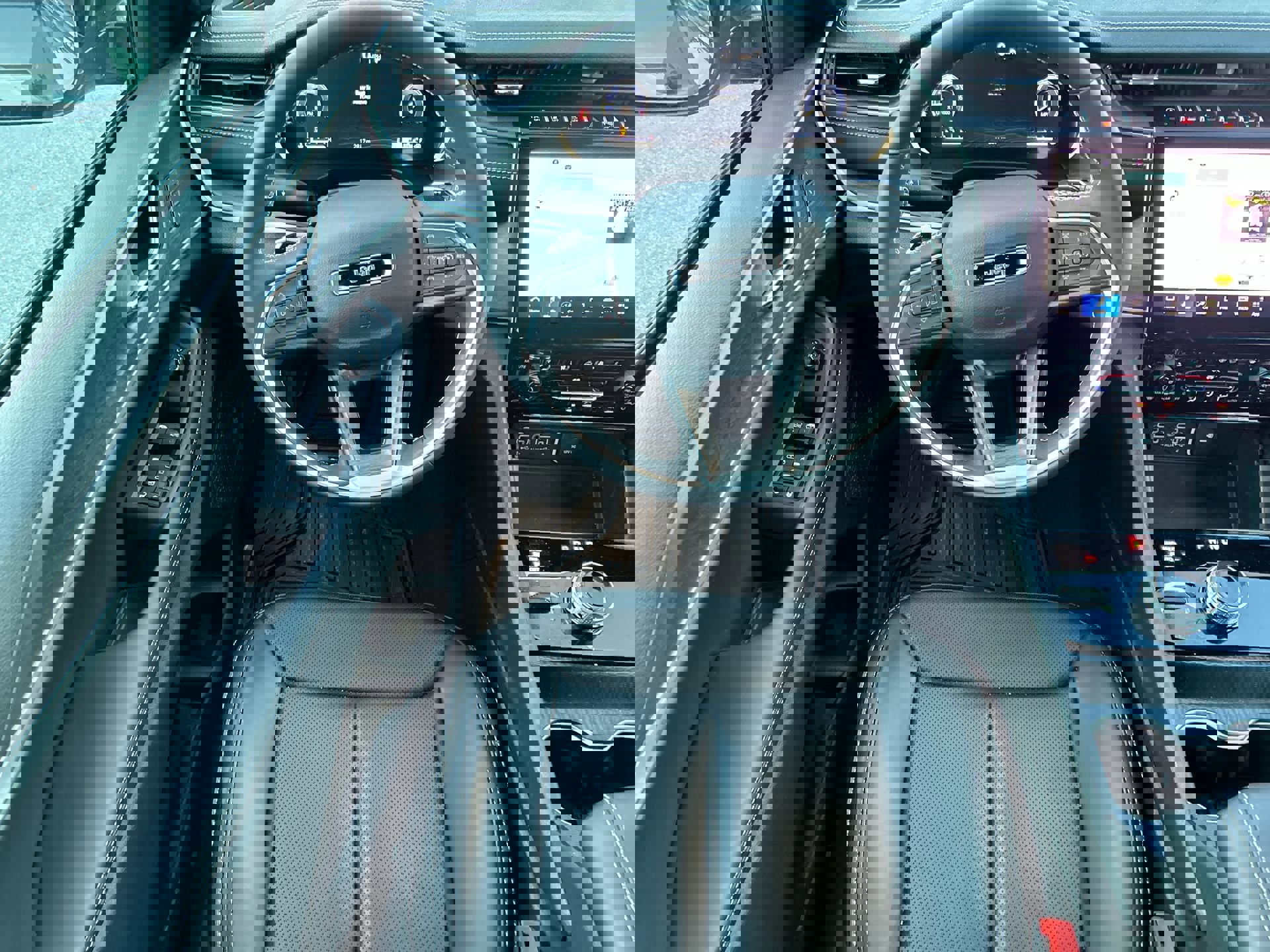 Used 2025 Jeep Grand Cherokee Limited image 17