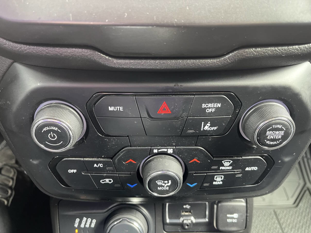 Used 2021 Jeep Renegade Latitude w/ Convenience Group image 20