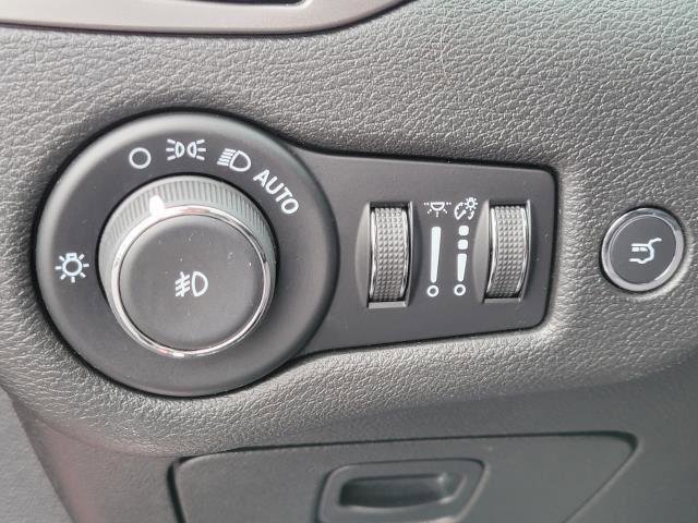 Used 2021 Jeep Cherokee Limited w/ Mopar Interior Package image 10