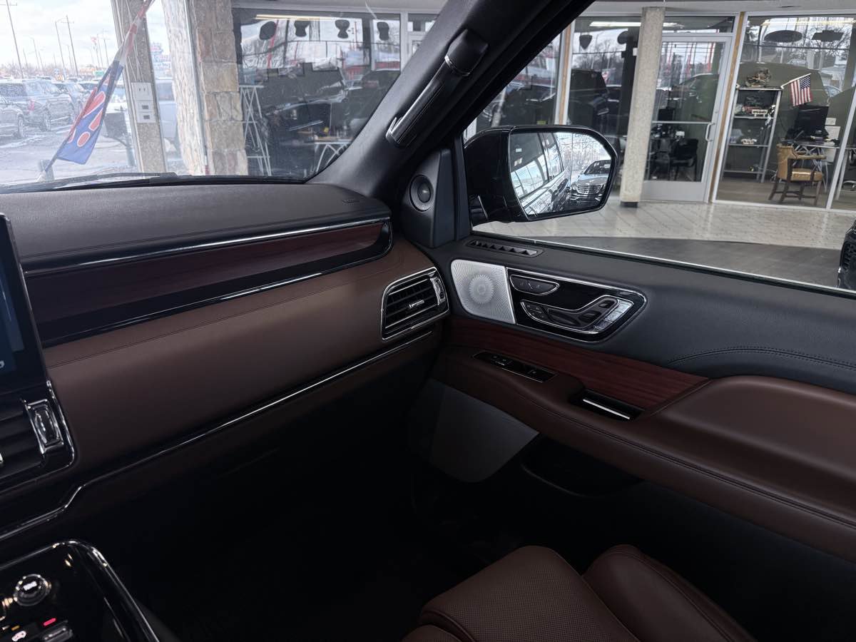 Used 2024 Lincoln Navigator Reserve AWD/4WD image 41