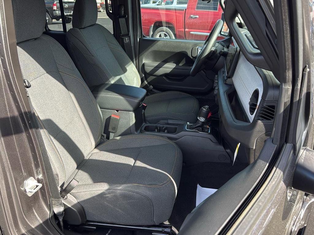 New 2025 Jeep Gladiator Sport image 24