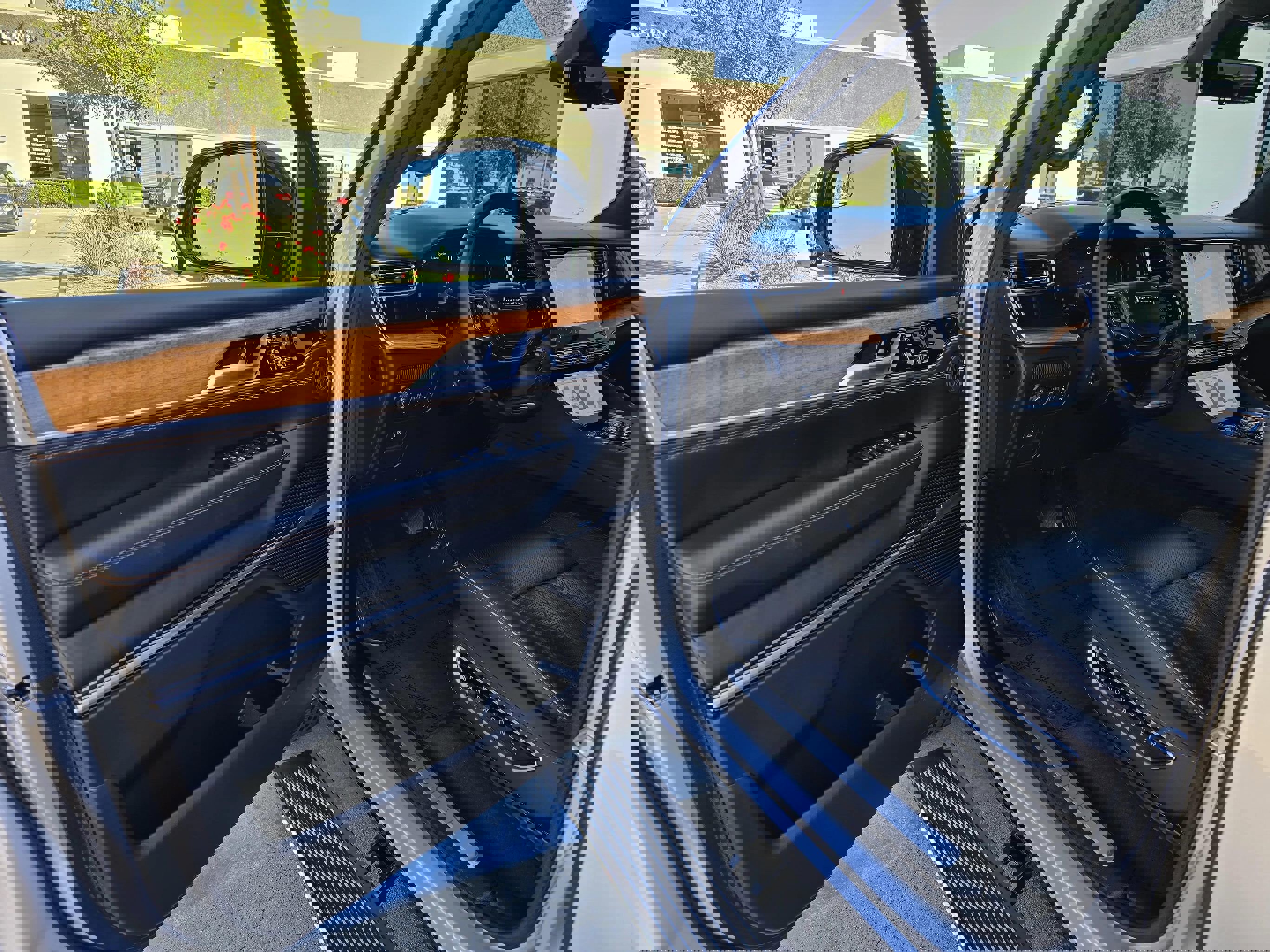 Used 2024 Jeep Grand Wagoneer L Series III image 23