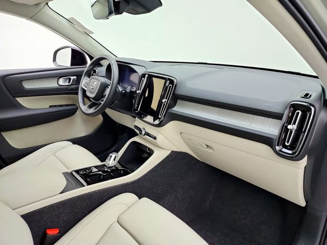 Certified 2025 Volvo XC40 B5 Plus w/ Protection Package Premier AWD/4WD image 13