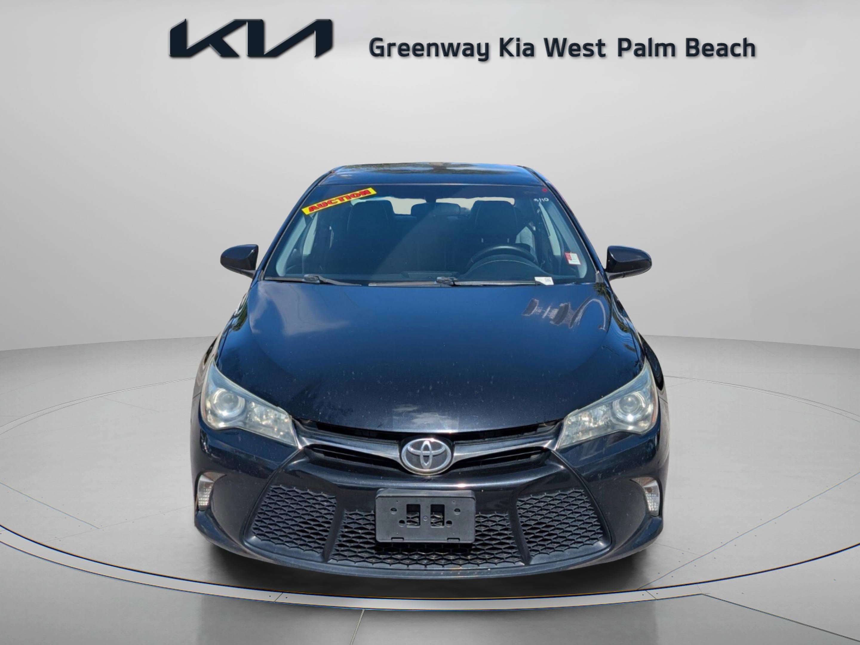 Used 2015 Toyota Camry SE image 2