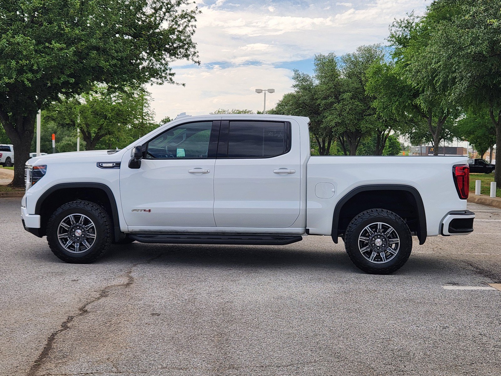Used 2024 GMC Sierra 1500 AT4 w/ Technology Package AWD/4WD image 3
