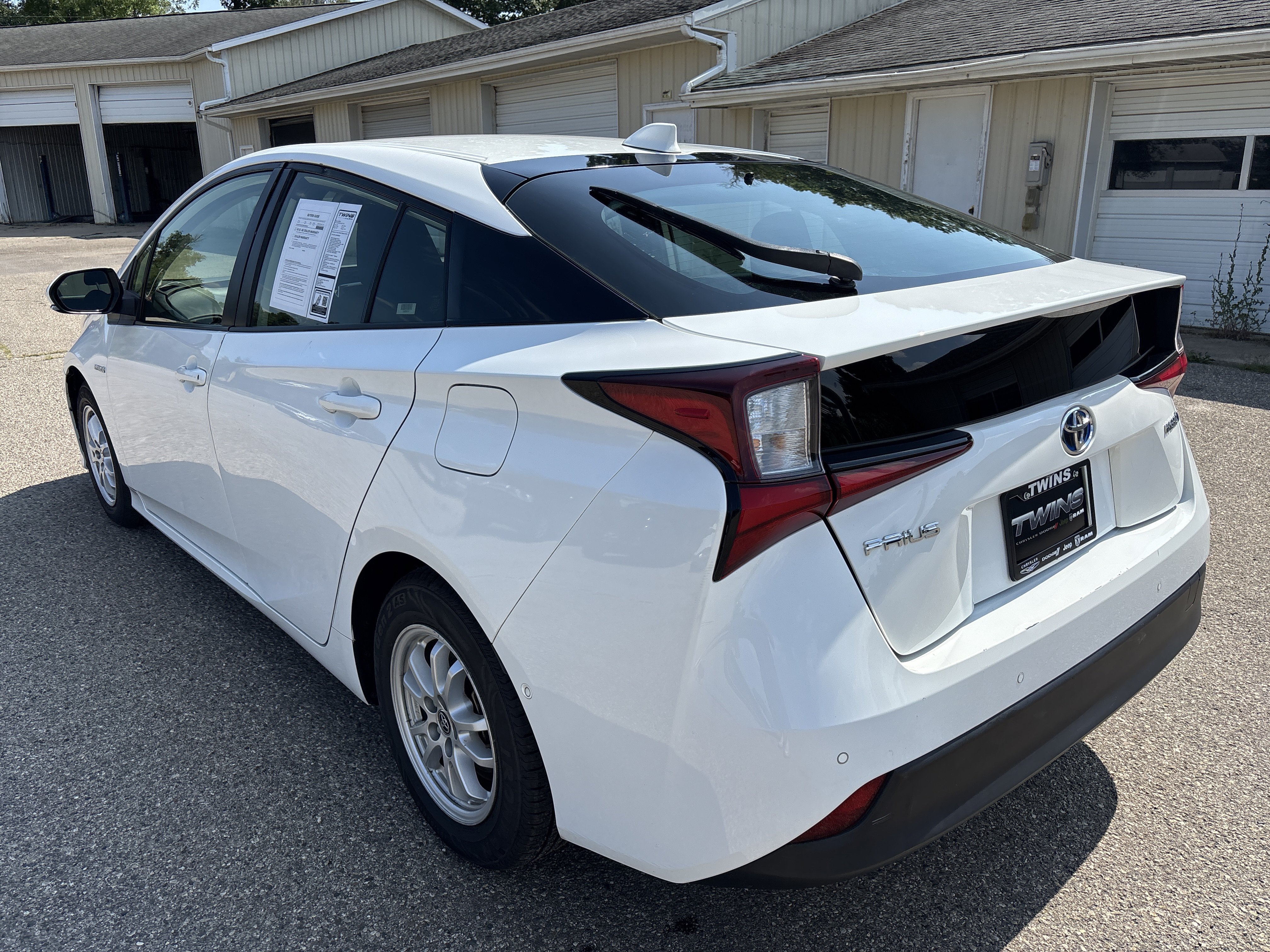 Used 2022 Toyota Prius LE FWD image 7