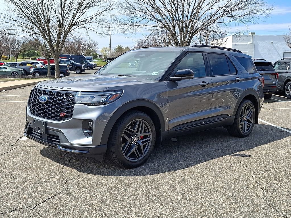 Used 2025 Ford Explorer ST image 6