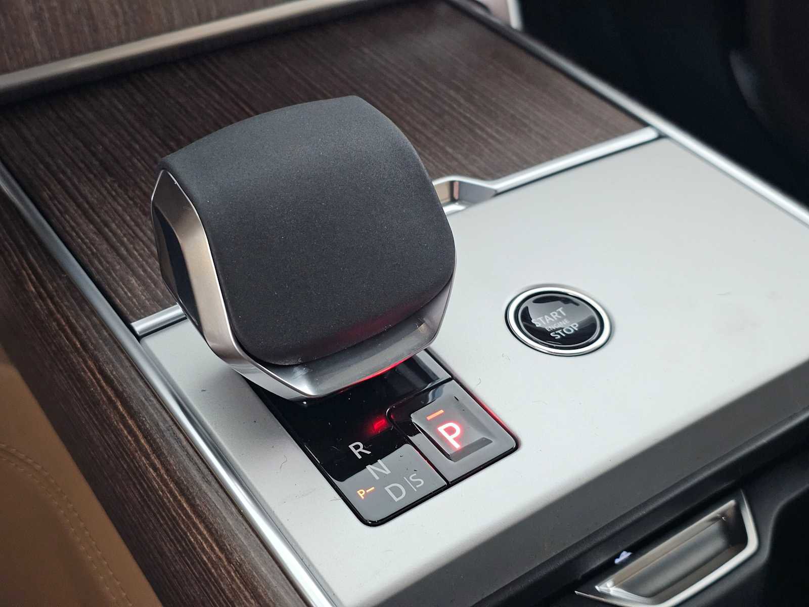 New 2026 Land Rover Range Rover SE image 30