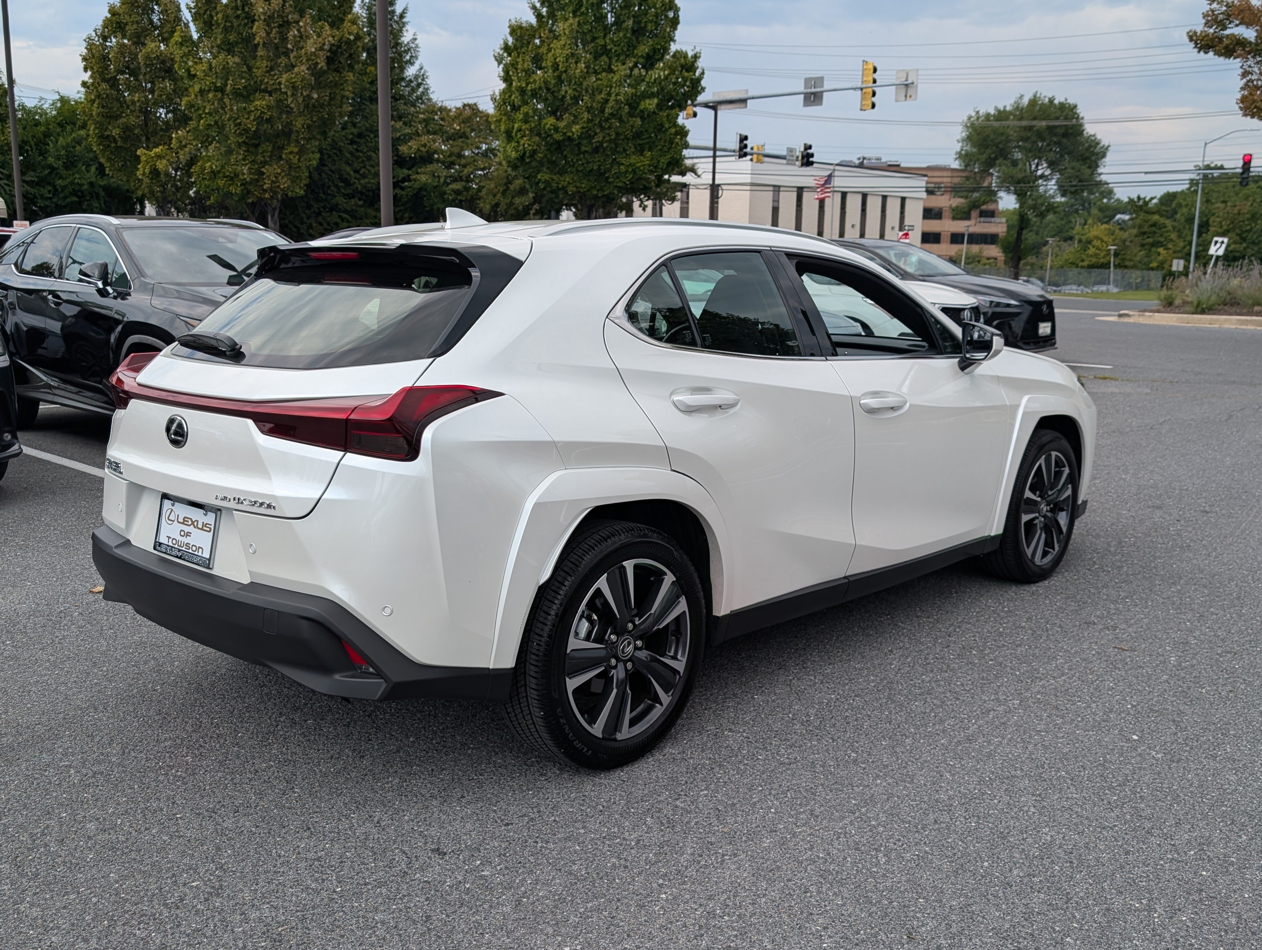 Used 2025 Lexus UX 300h AWD w/ Accessory Package (Z1) image 3